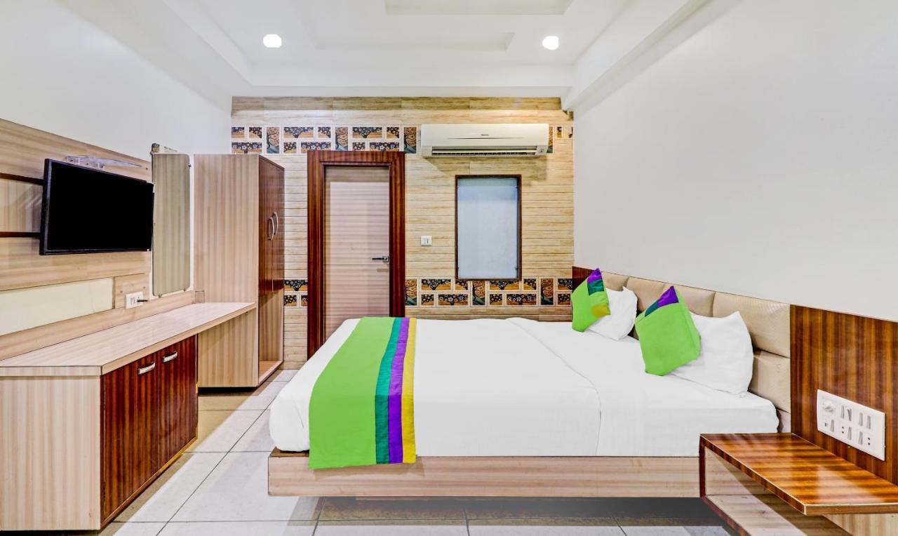 Treebo Taj Dream Hotell Agra  Exteriör bild