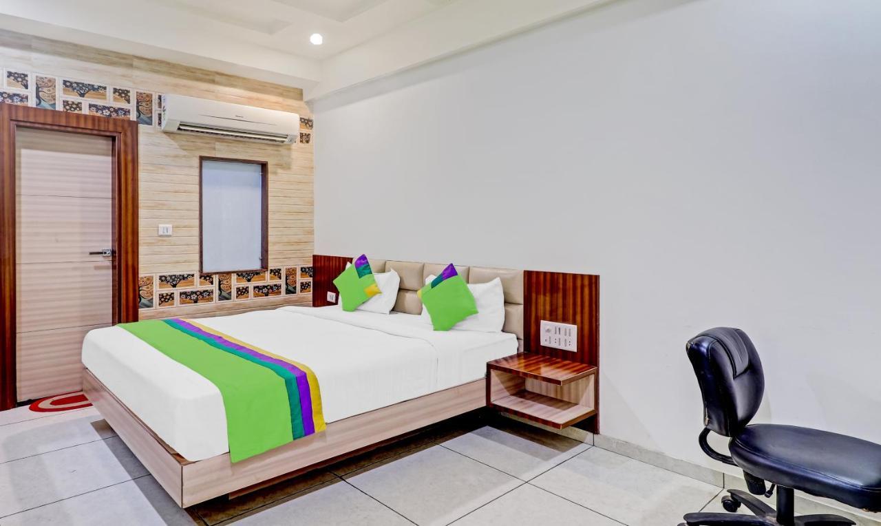 Treebo Taj Dream Hotell Agra  Exteriör bild