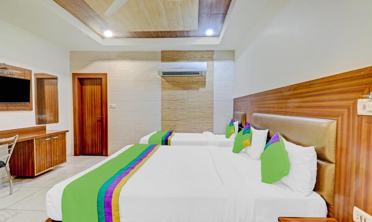 Treebo Taj Dream Hotell Agra  Exteriör bild